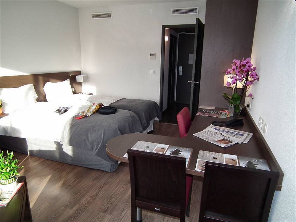 Hotel Eden Park Pau Est, Avec Piscine エクステリア 写真